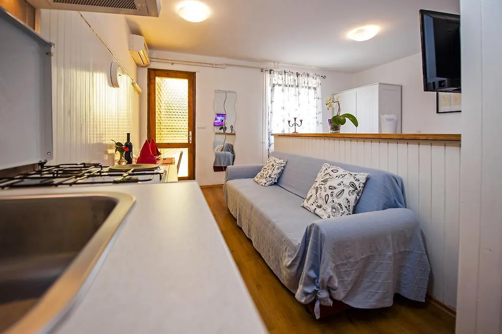 Apartments Severina 로비니