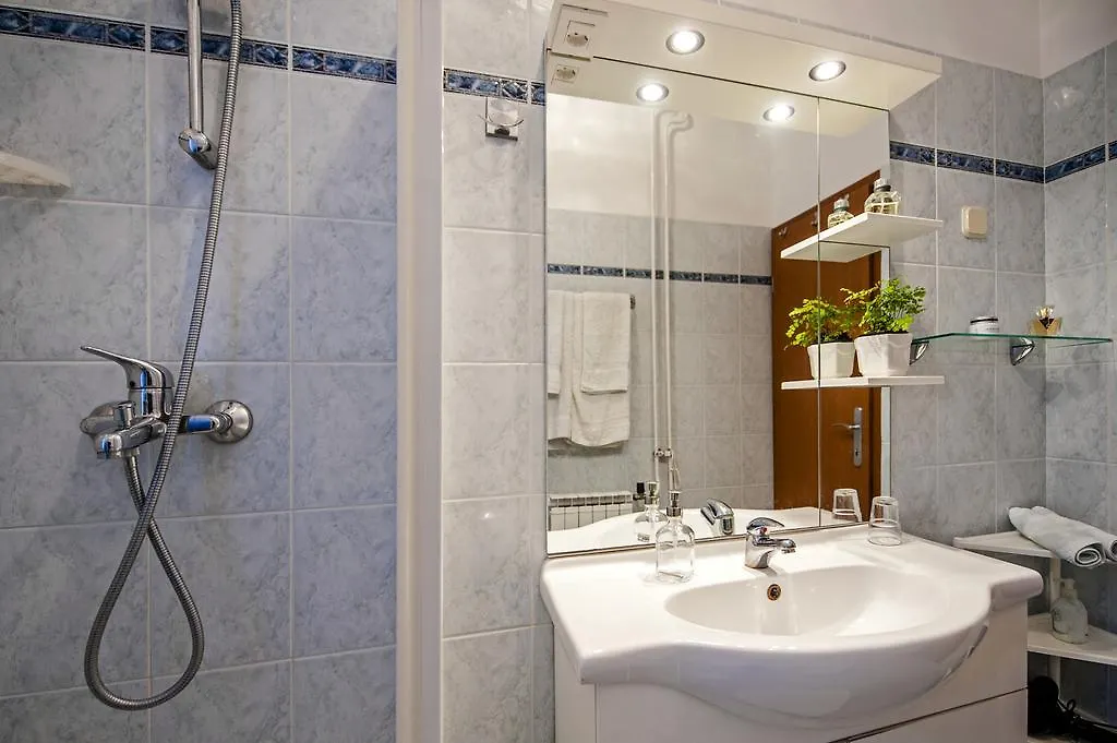 Apartments Severina 로비니 0*,
